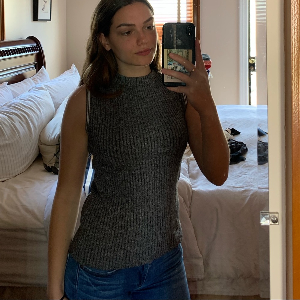 Sleeveless turtle neck top